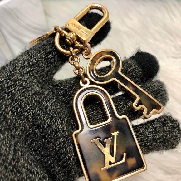 Charm/ Keychain Holder - Picture 7 of 11